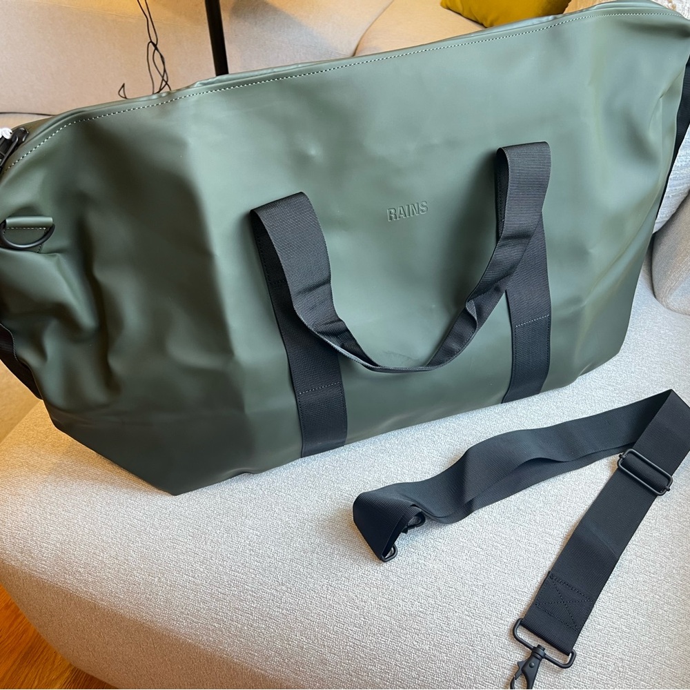 NEW Rains Green Large Hilo Weekend Duffel Bag